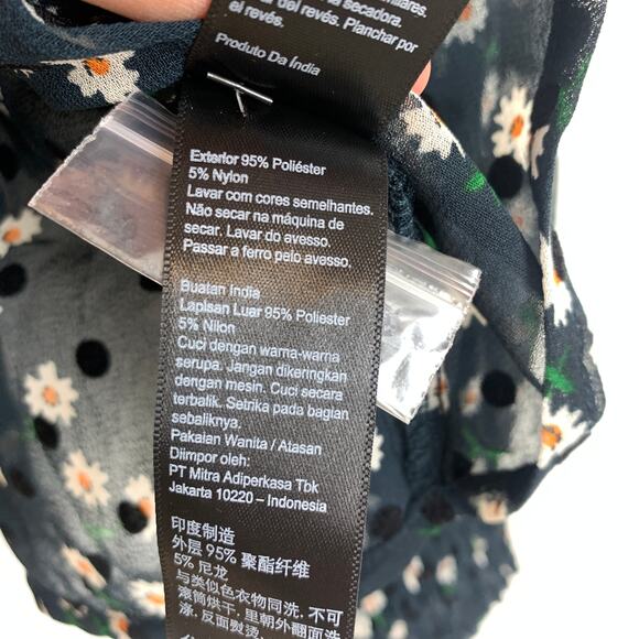 NWT Topshop Flock Daisy Floral Button Front Semi Sheer Blouse Black Size 4 - Picture 7 of 7